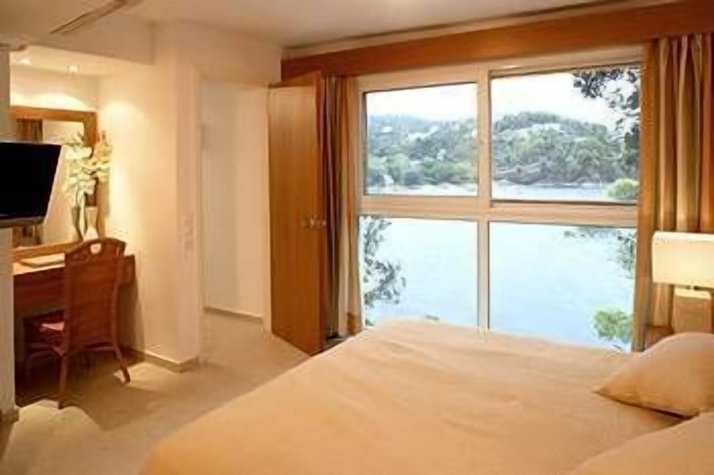 Otel Cape Kanapitsa & 5*